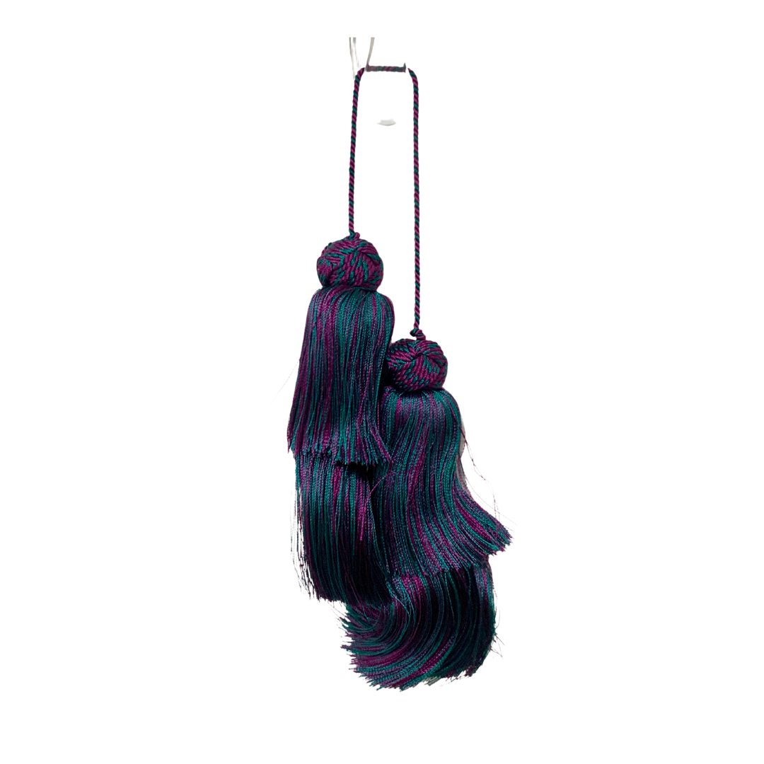 Create beautiful DIY projects with our Double Tassels in Grape colors. Ideal for all craft lovers.