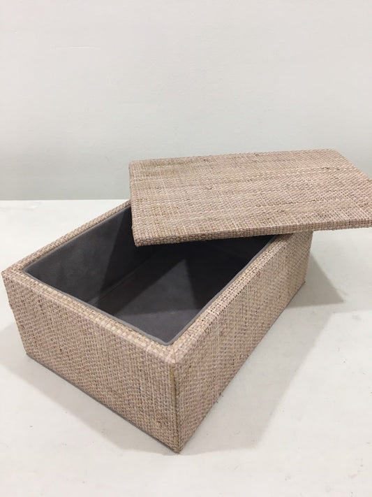 Handcrafted Hanny Simple Jewelry Box made from 100% natural plant fiber, featuring a minimalist design and traditional weaving methods, ideal for organizing jewelry and keepsakes in a sustainable and stylish way.